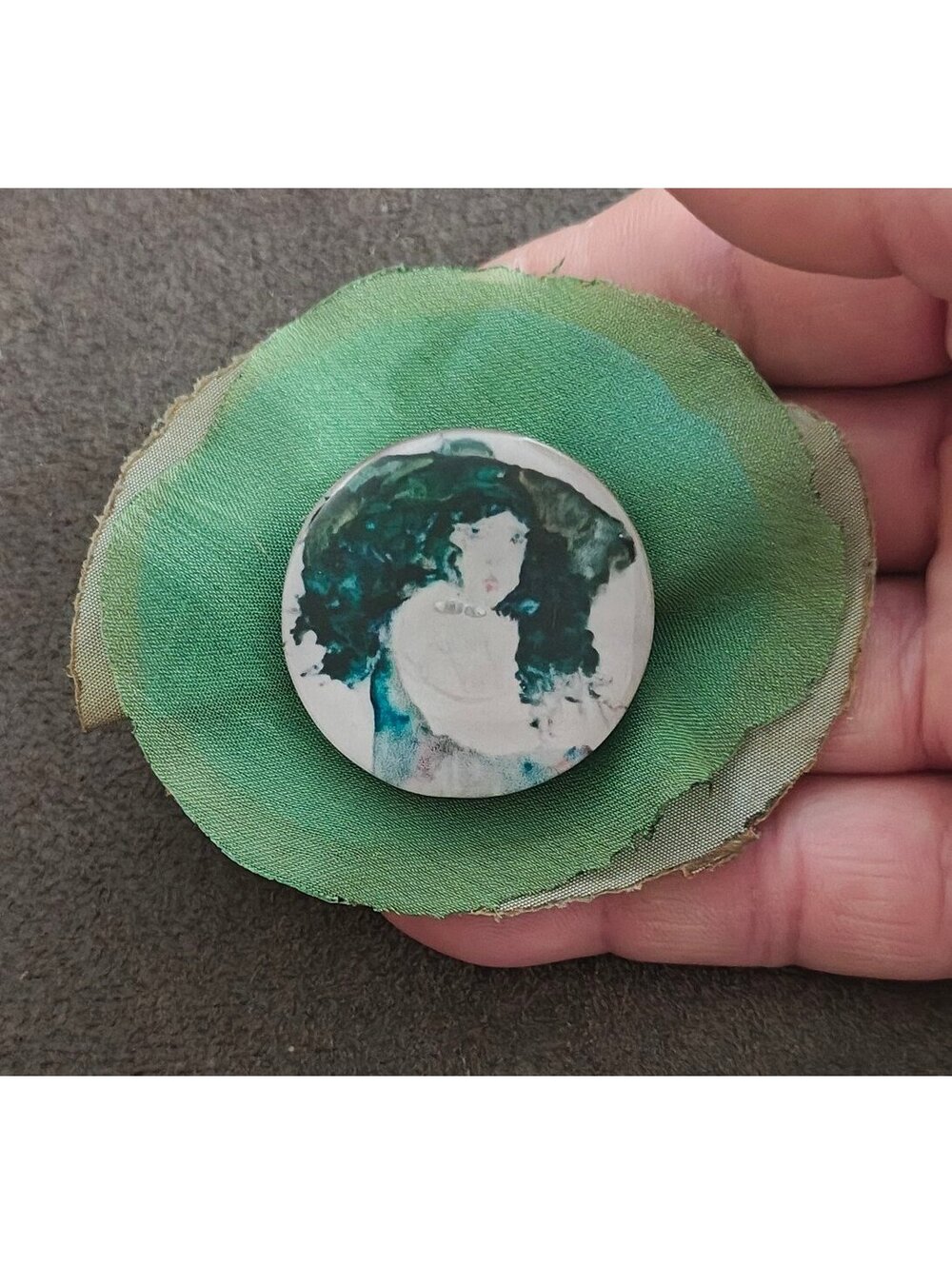 Handmade Gustav Klimt Philosophy Brooch Pin Art Nouveau Green Fabric Border